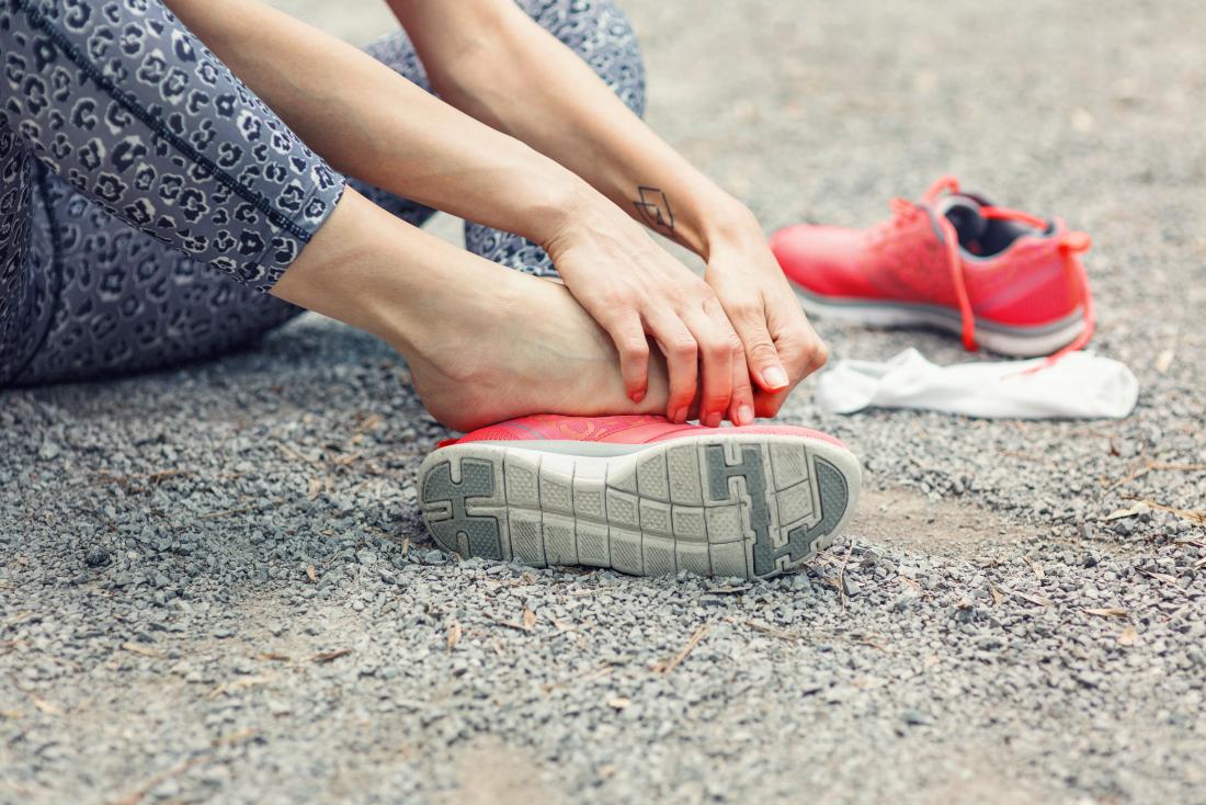 Common Issues Associated With Having Flat Feet: How Can Arch Support Insoles Help?
