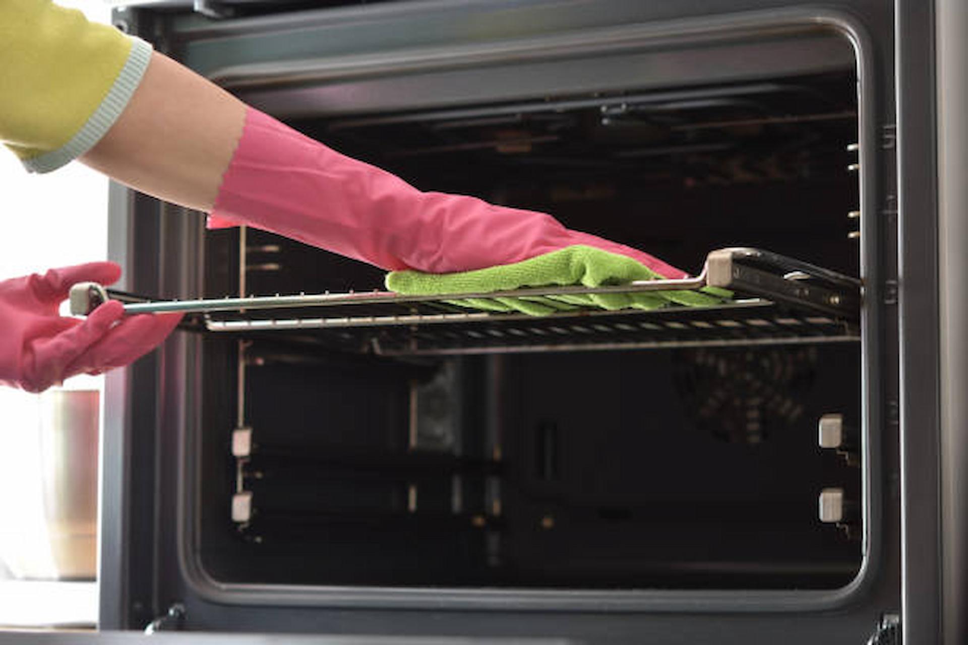 Important Reasons To Clean Your Oven Regularly?